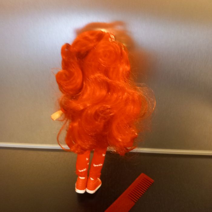 Poupée Rainbow High Junior Ruby Anderson - photo numéro 3