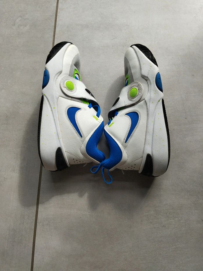 Baskets Nike team Hustler D11 taille 36.5 - photo numéro 4
