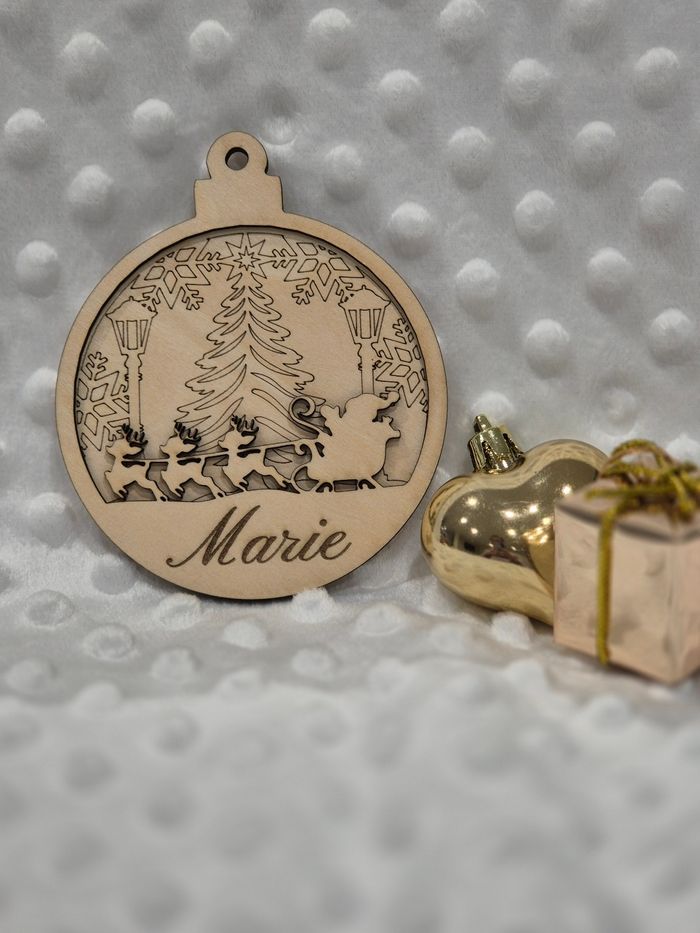 Boule de Noel en bois avec prénom