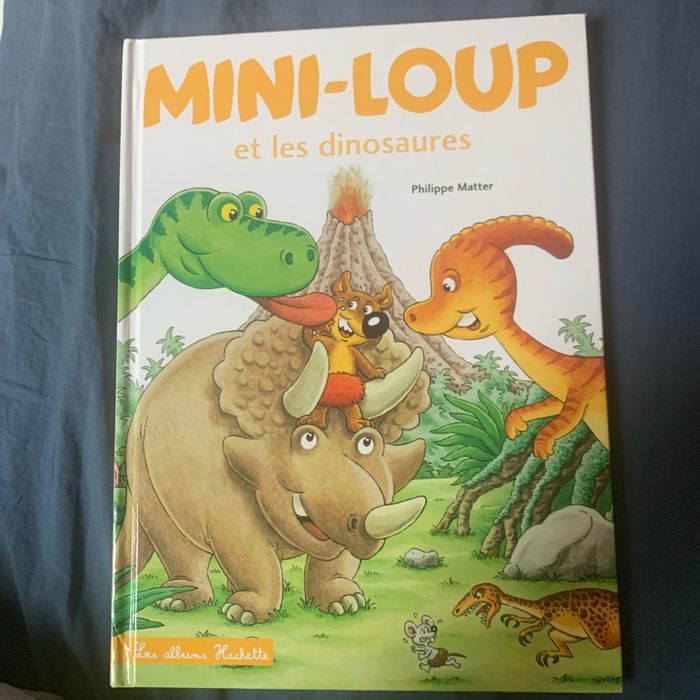 Mini-loup et les dinosaure
