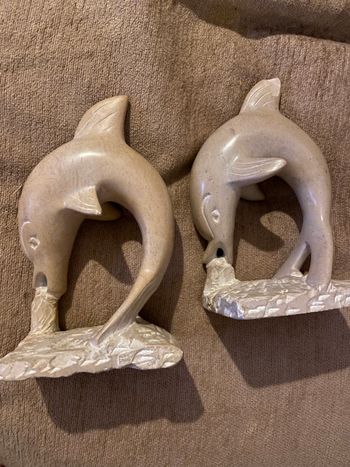 Lot de deux dauphin en pierre