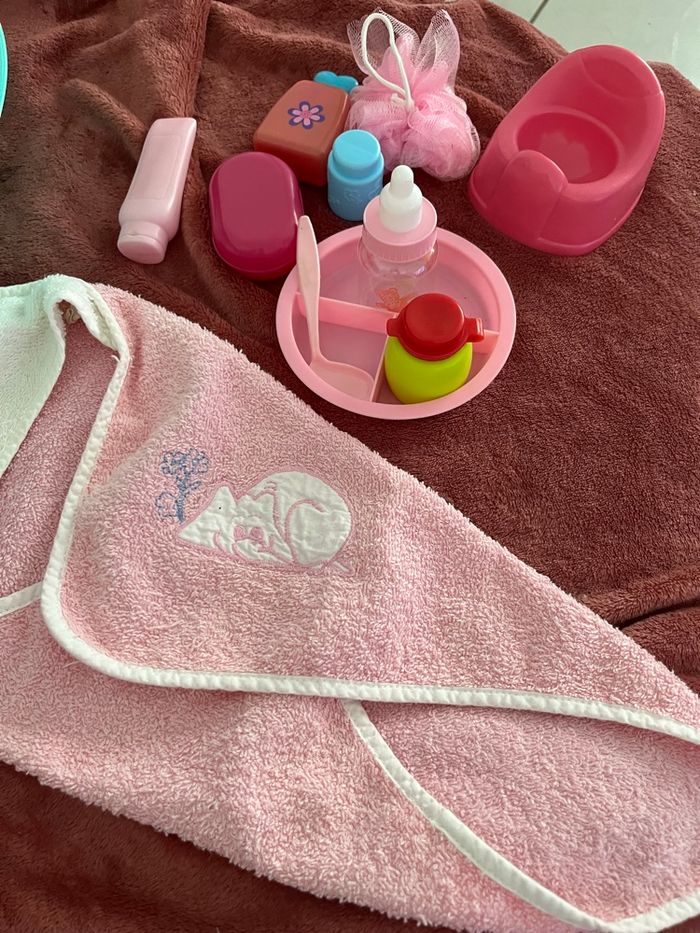 Poupon et ses accessoires - photo numéro 2