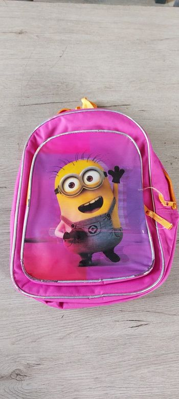 Cartable / sac à dos Minion rose, en bon etat