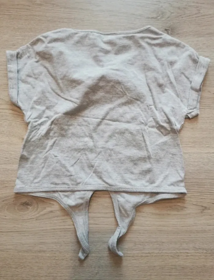 T-shirt marque Disney Minnie Mouse taille 5 ans - photo numéro 4