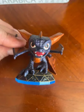 Figurine sky landers