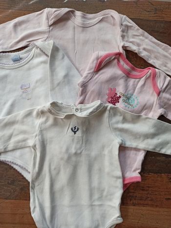 Lot de 4 bodies filles 12mois