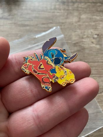 Pin’s Disney Stitch Alien With Gun