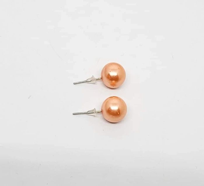 Paire de boucles d'oreilles.
Neuve. - photo numéro 3