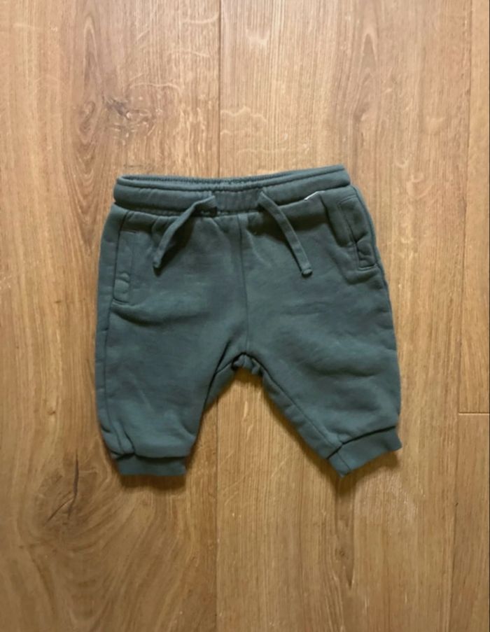 Lot 3 joggings bébé Kiabi 3 mois – Kaki, pingouin, bleu marine “Hello best friend” - photo numéro 3