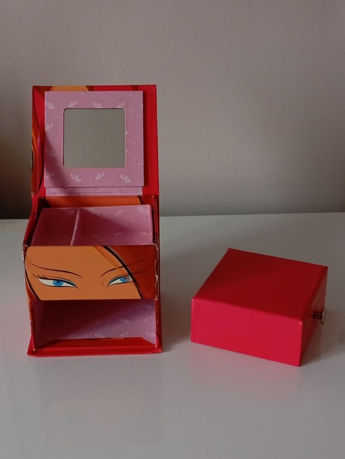 Boîte tour de rangement bijoux ou autre. Carton . Miroir et tiroir . Très bon état - photo numéro 3