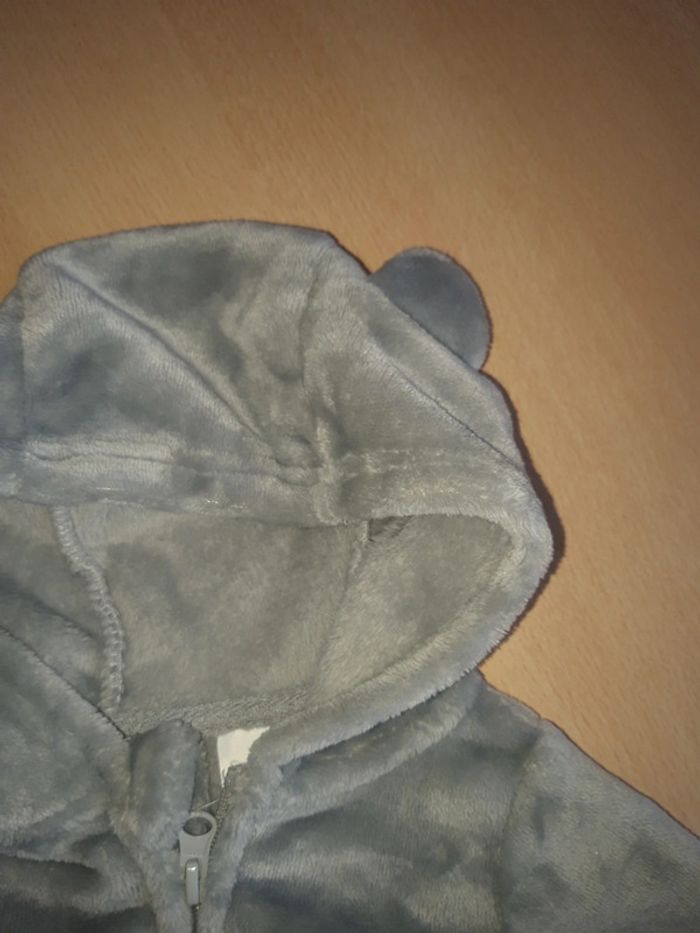 Gilet marque U 3 mois - photo numéro 3