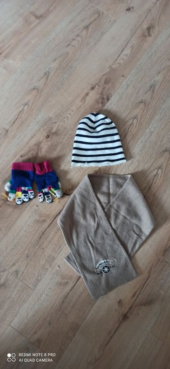 Ensemble gants echarpe bonnet