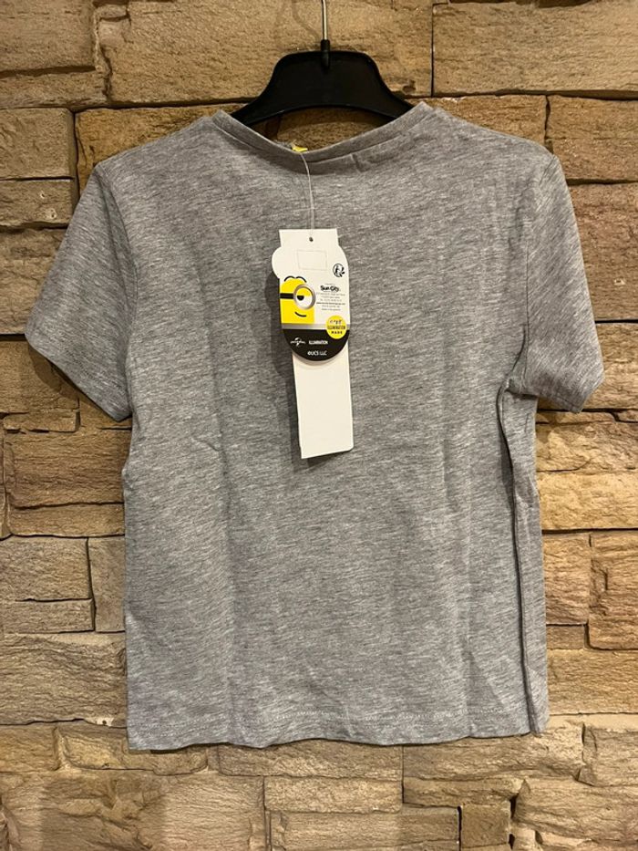 T-shirt les minions 5 ans neuf avec étiquette - photo numéro 2