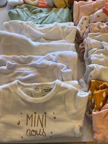 Gros lot vêtements filles 1 mois