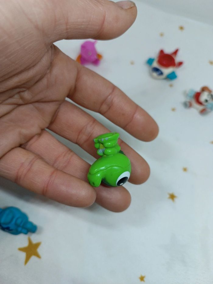 Lot divers figurine Kinder MPG animaux tigre puce cochon avion chien frog crocodile ours rose - photo numéro 8