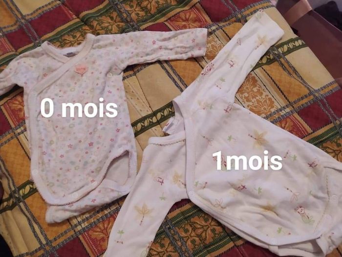 Il y a robe de 1 mois un pantalon de 3 mois et un de 1 mois et des body de 1 mois et 0 mois et un manteau de 1 mois - photo numéro 6