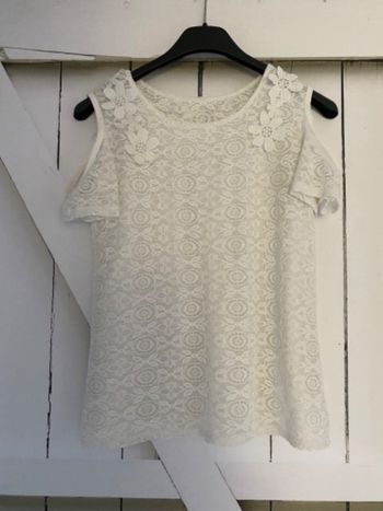 T-shirt épaule dénudée