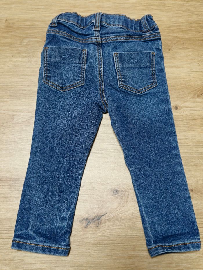 Jeans pour garçon de 18 mois, de couleur bleu marine et en très bon état. - photo numéro 3