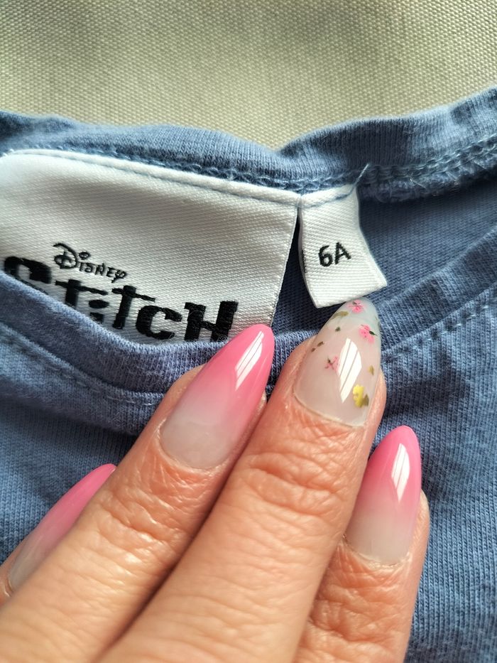 💙 T-shirt manches courtes Stitch - 6 ans - Disney - Excellent état 💙 - photo numéro 3