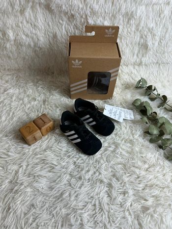 Paire de basket Adidas Gazelle Crib taille 21