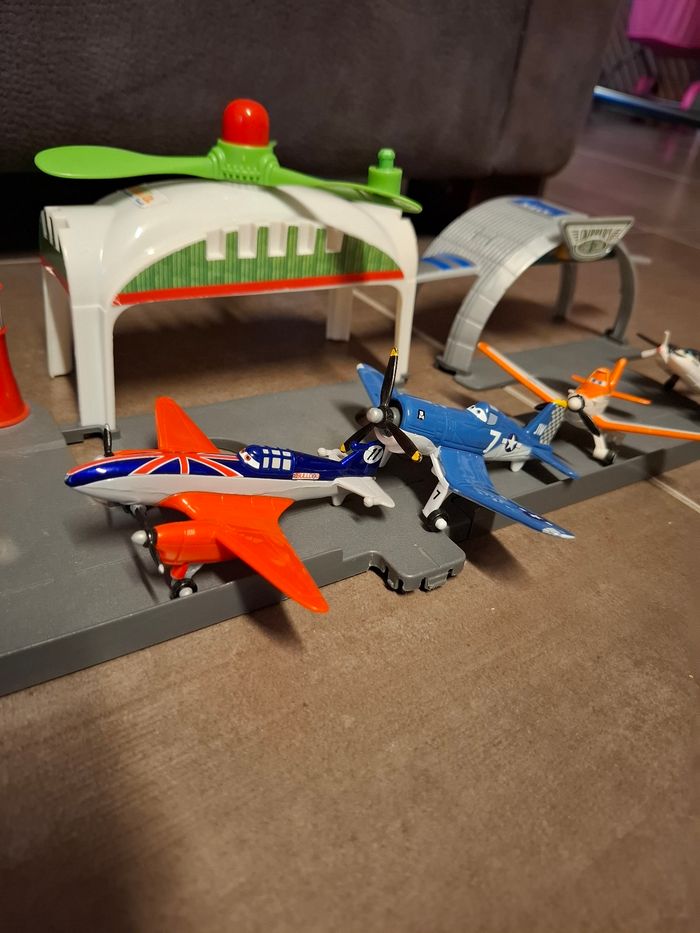 Aéroport Cars Disney - photo numéro 2