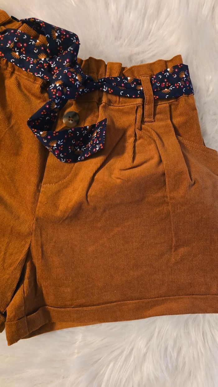 Neuf (non porté)🏷🥰🤩 superbe short velours 10 ans fille 😍🤩 - photo numéro 4