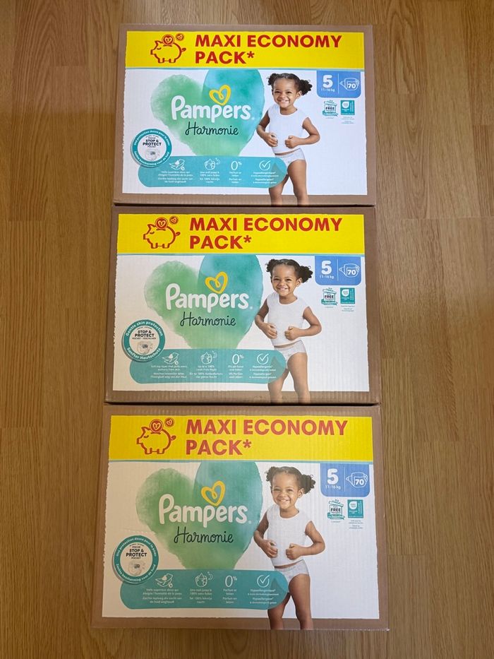 Lot de 210 Pampers Harmonie Taille 5 pour 11 à 16 Kg - Neuf