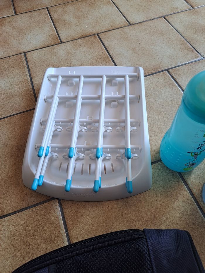 Lot biberons et accessoires - photo numéro 4