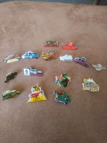 Lot de 15 pin's voitures