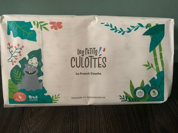 Paquet  de couche taille 4 , 9/14 kilos  48 couches