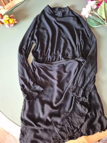 Jolie robe noire effet portefeuille, taille 42, Trendyol