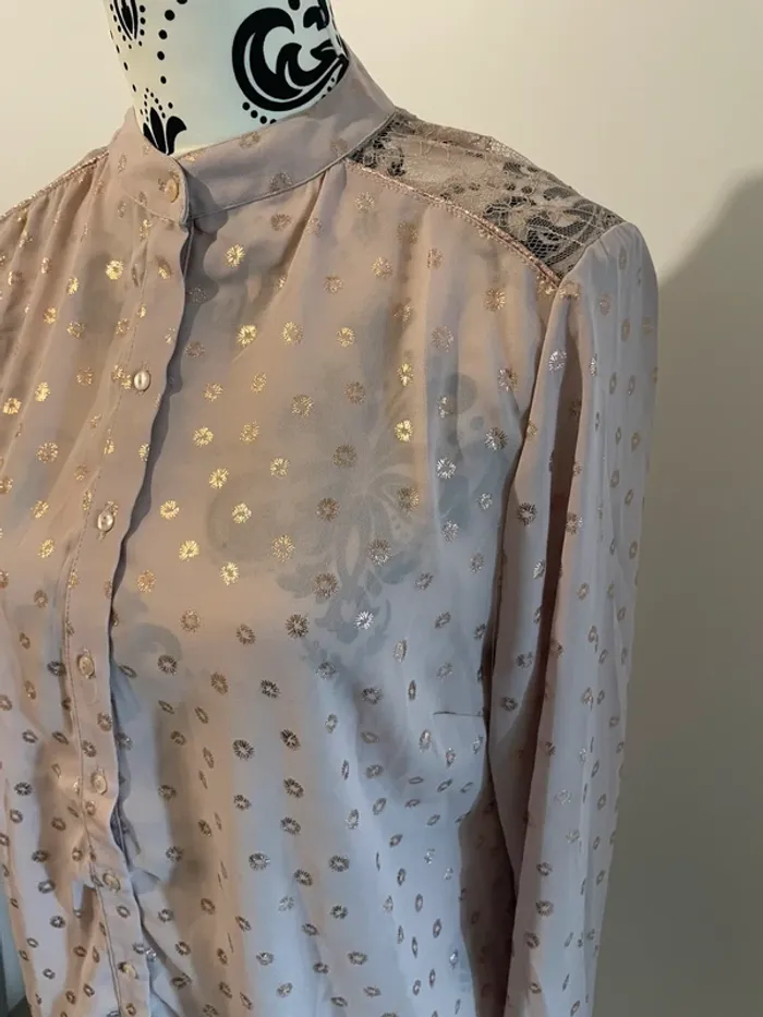 Chemisier Blouse Eldys rose poudré - Détails dorés et dentelle - Taille 46 - photo numéro 2