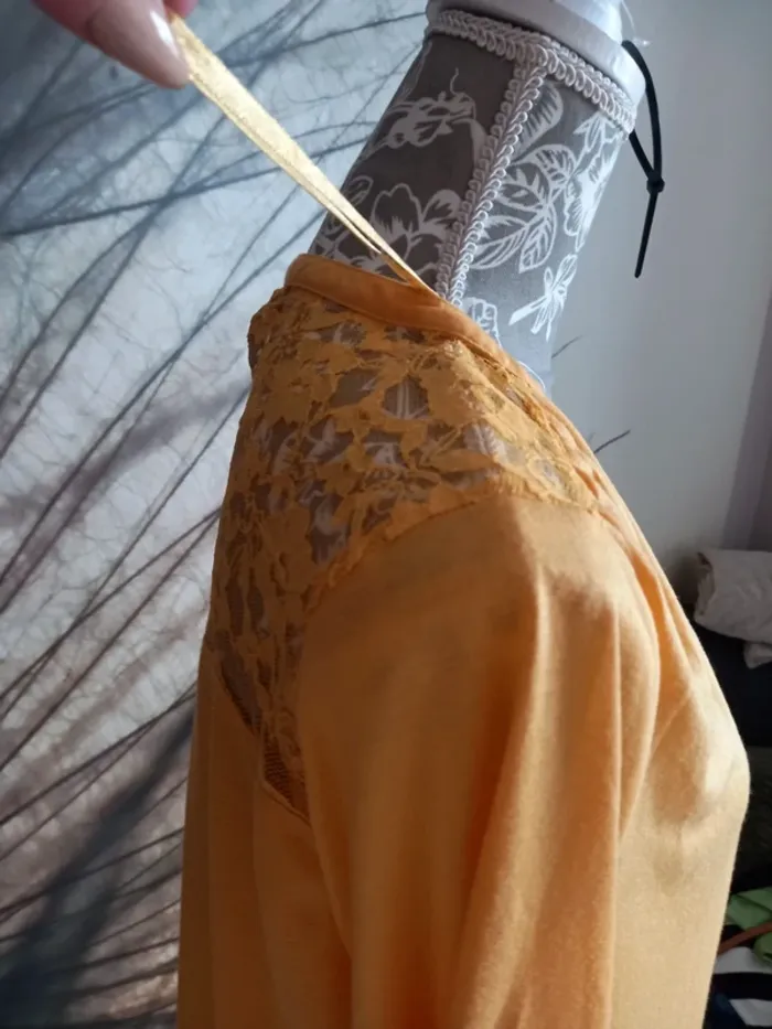 Blouse jaune - photo numéro 2