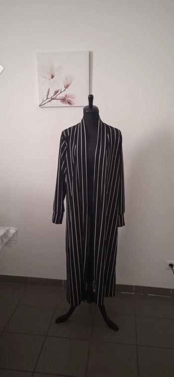 Veste longue noire et blanche à rayures/kimono
