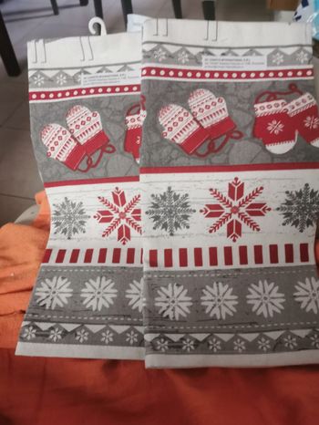 Lot de 2 grands torchons de Noel neufs