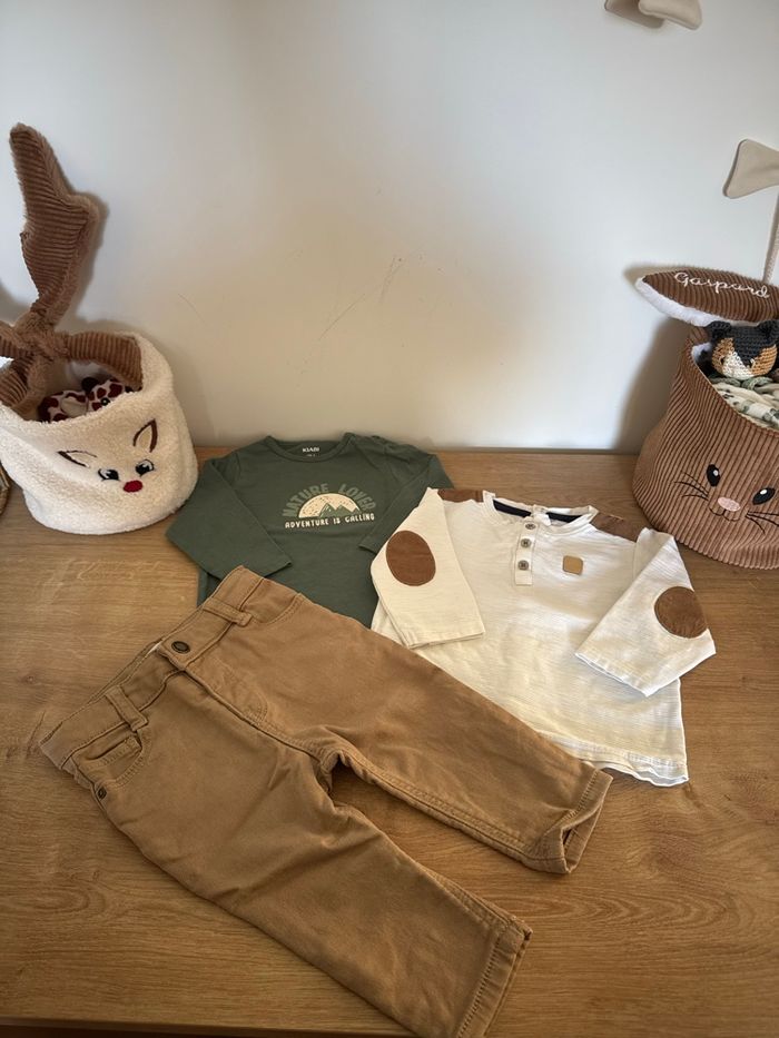 Ensemble 3 pièces : t-shirt Kiabi, t-shirt Obaibi, pantalon Primark - 9 mois