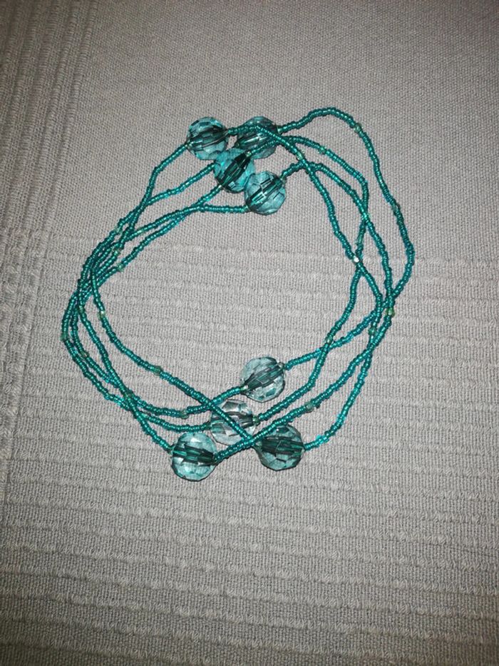 Long collier à perles vert émeraude