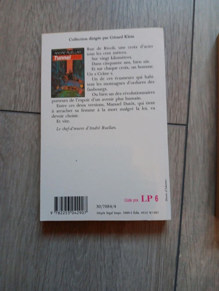 Lot de 2 livres de science fiction - photo numéro 5