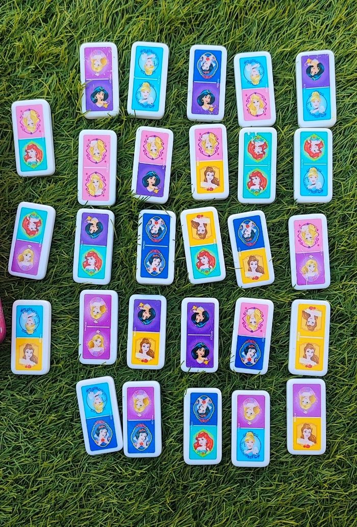 Jeu domino princesses Disney en bon état et complet - photo numéro 2