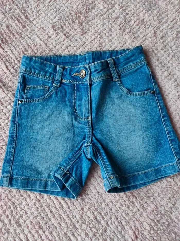 Short 4 ans