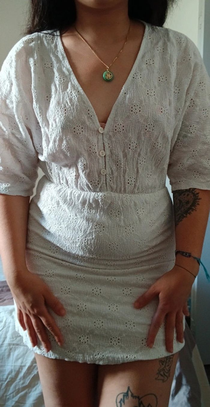 Mini robe blanche effet dentelle - photo numéro 3