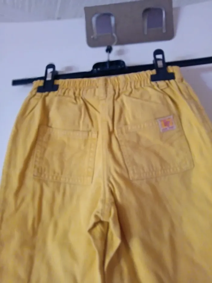 Joli pantalon moutarde.  C&A. 2 ans - photo numéro 7