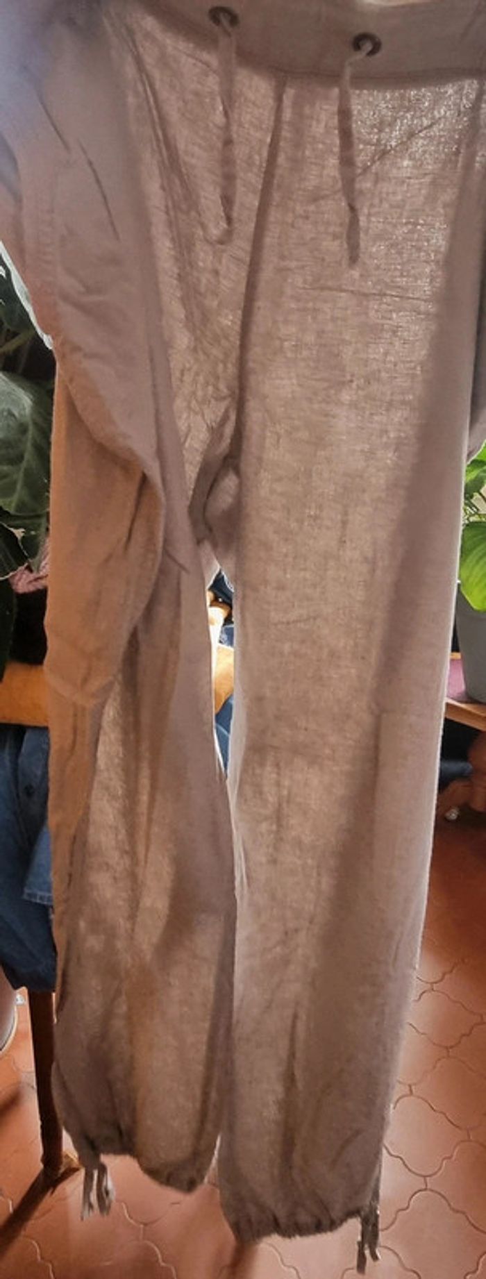 Pantalon lin bon prix 52 beige noué aux chevilles