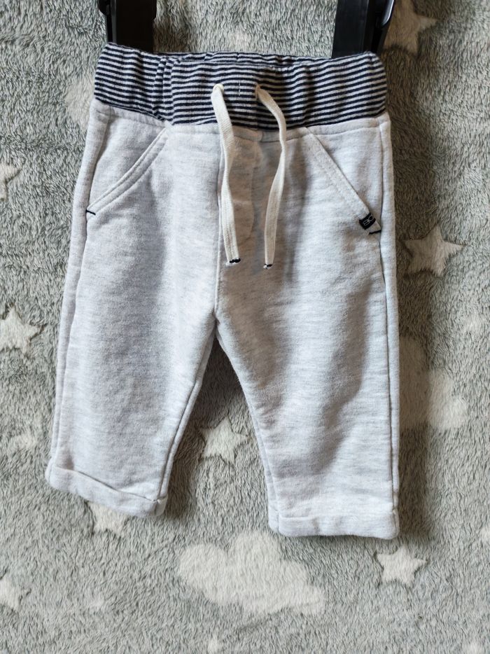 Lot pantalon jeans 6 mois - photo numéro 8