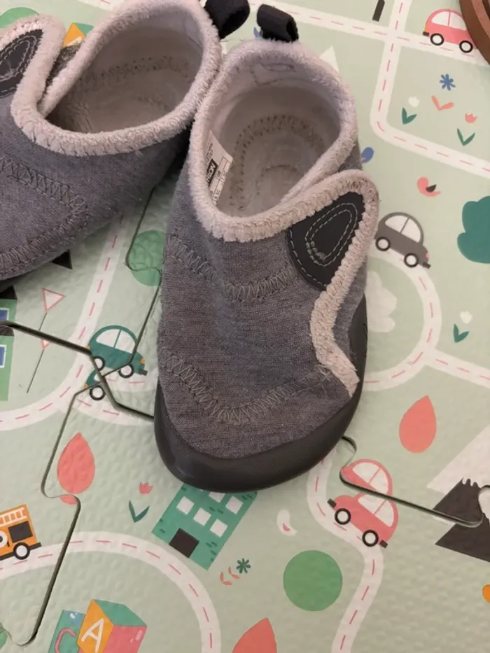 Chaussons souples antidérapant décathlon taille 25 - photo numéro 2