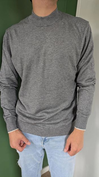 Pull léger à col montant gris