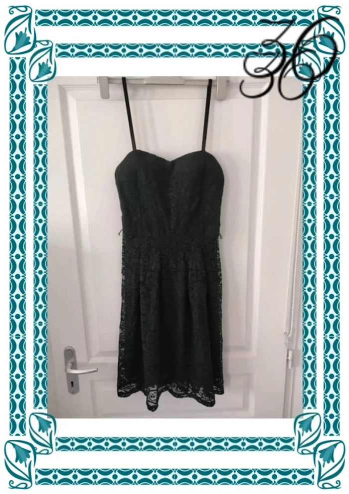 Robe noir avec dentelle / Camaïeu / 36