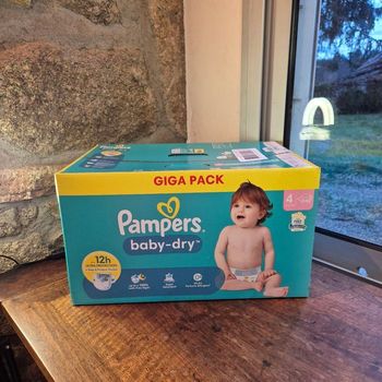 Couche taille 4 Baby Dry Pampers : 140 couches