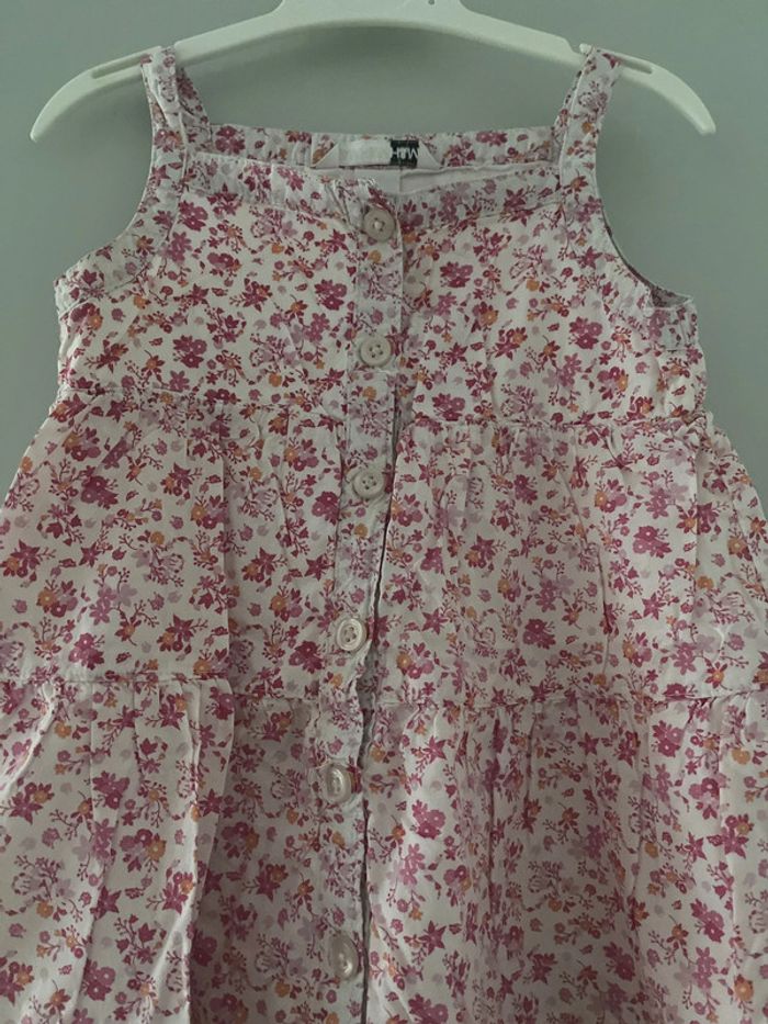 Robe qui tourne à petites fleurs rose taille 3 ans - photo numéro 3