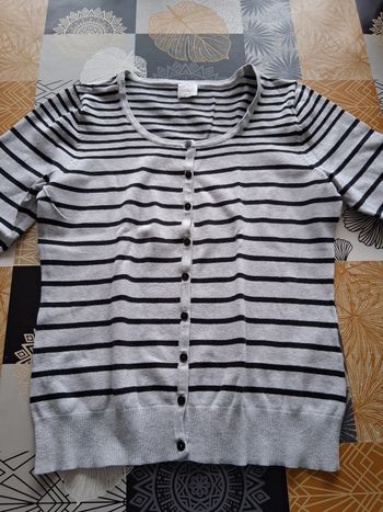 Gilet gris chiné a rayures noires taille 40